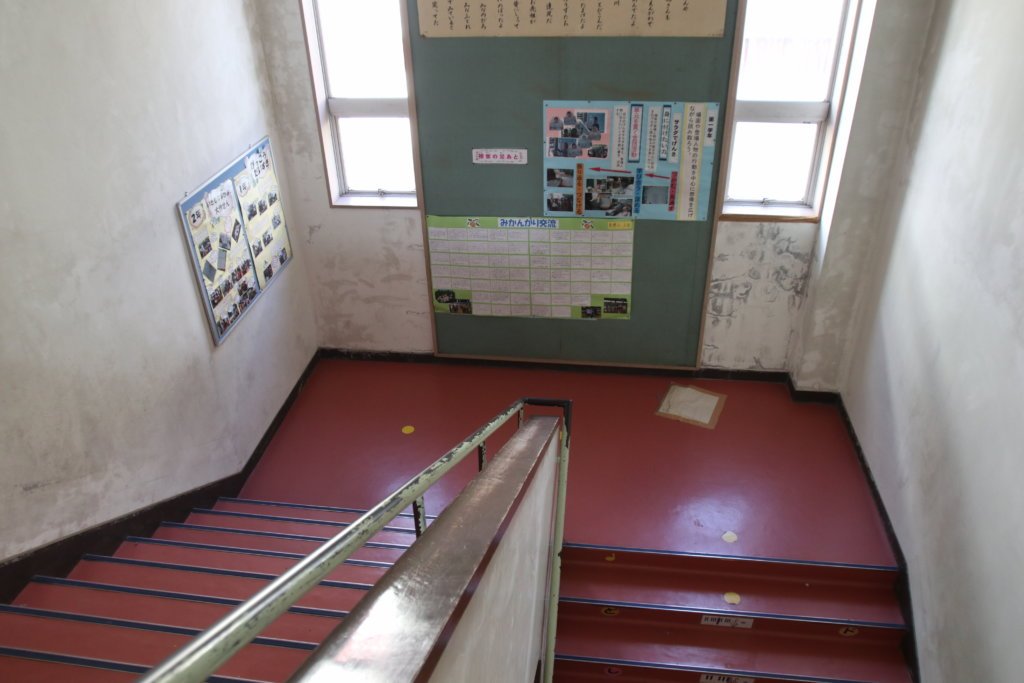 撮影で使える学校スタジオ階段・東京近郊・ロケ地