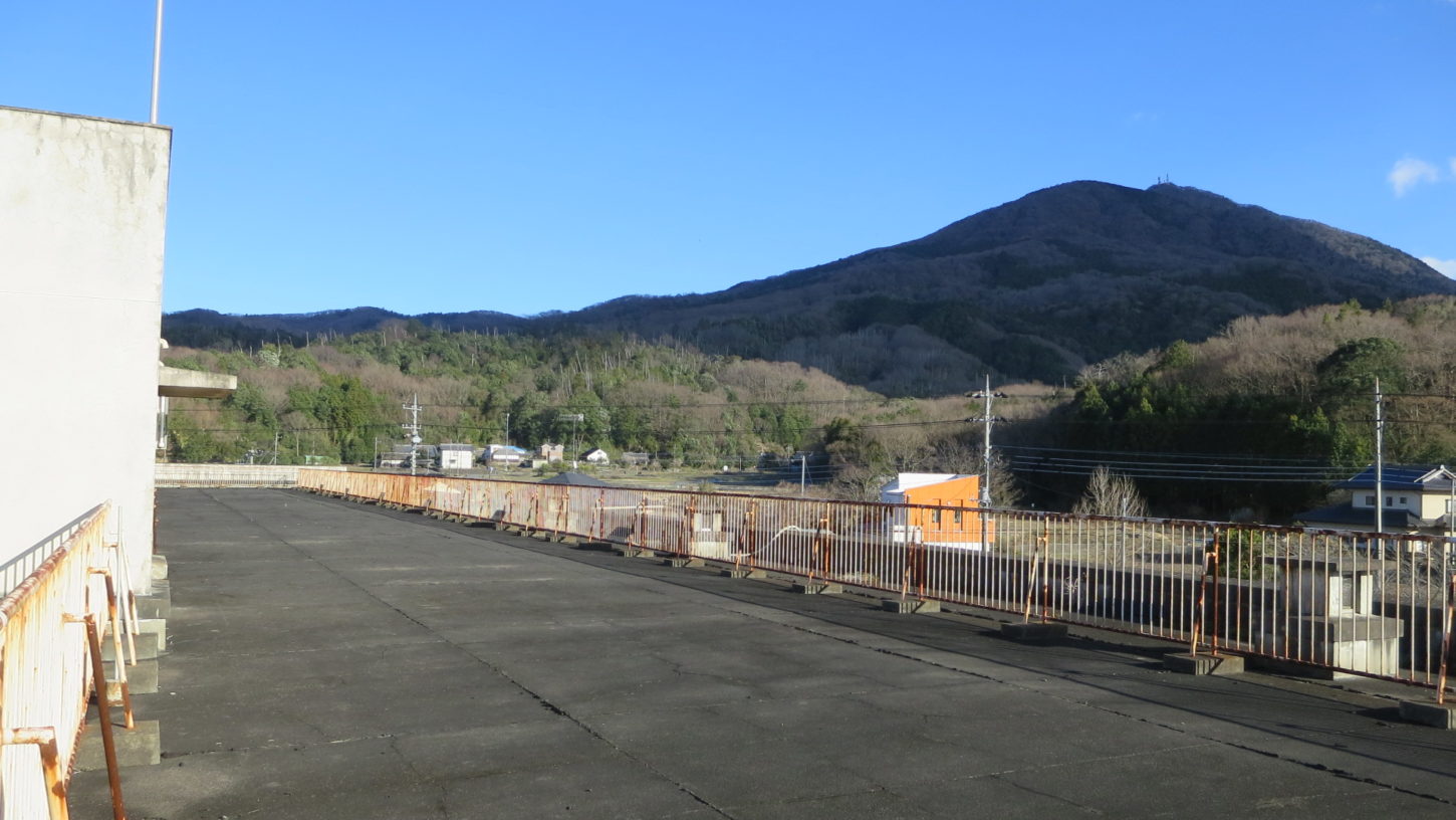 いろいろ撮影できる学校スタジオ・屋上・筑波山が見えます・人気の撮影スポット