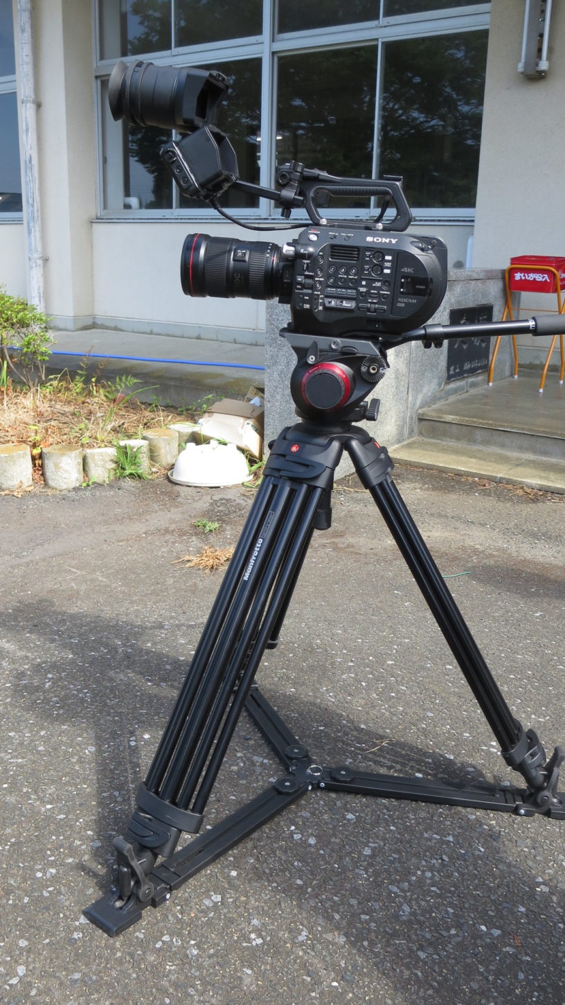 いろいろ撮影できる学校スタジオ・ミュージックビデオ撮影のカメラ・ソニーＦＳ７・レンズはキャノン