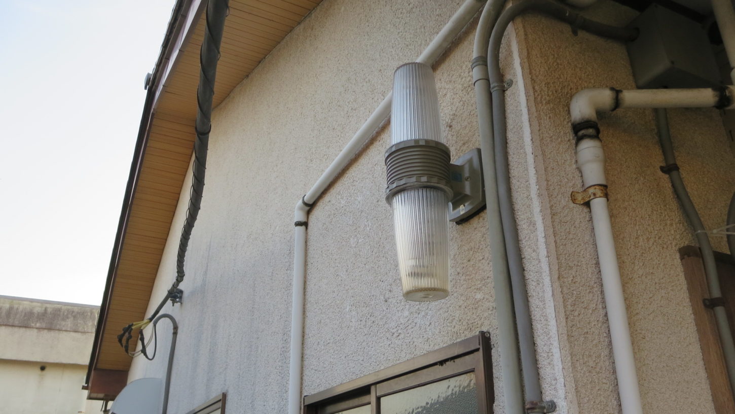 昭和でレトロなアパートスタジオ・外灯・故障・交換・修理・設置