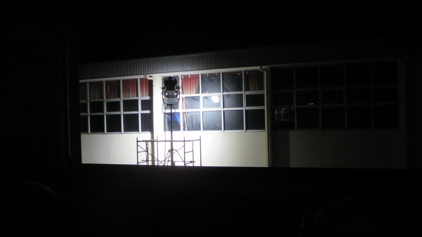 いろいろ撮影できる学校スタジオ・体育館・外から・12ｋｗの照明・