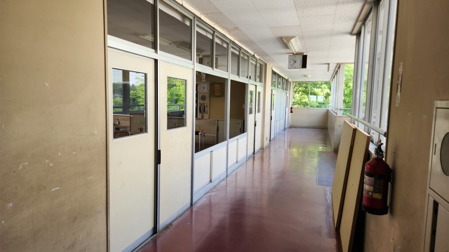 壁を取り外した写真・壁取り外し・行田学校スタジオ・東京都・埼玉県・千葉県・茨城県・関東圏・CM撮影・映画撮影・ミュージックビデオ撮影・再現ドラマ撮影・コスプレイベント・コスプレ撮影・YouTube撮影・ロケ地・ロケ現場・ハウススタジオ・撮影場所・高校生教室・東京近郊・埼玉県・行田市・レンタルスペース・レンタルスタジオ・電動工具・アトリエミカミ管理運営・メインロケハン・ロケハン・オールスタッフロケハン・下見・ロケ弁・ロケ地・ロケ場所郊・学校名看板撮影・撮影場所・撮影地・アトリエミカミ撮影場所管理物件・学校ロケ場所・学校ロケ地・学校・高校スタジオ・映画撮影・ドラマ撮影・再現ドラマ撮影・YouTube撮影・コスプレ撮影・レンタルスタジオ・貸しスタジオ・ハウススタジオ・撮影場所・ロケ地・ロケ場所・アトリエミカミ管理運営・メインロケハン・ロケハン・オールスタッフロケハン・下見・ロケ弁・ロケ地・ロケ場所郊・学校名看板撮影・撮影場所・撮影地・アトリエミカミ撮影場所管理物件・学校ロケ場所・学校ロケ地・学校・高校スタジオ・ロケ弁・日本テレビ・TBSテレビ・テレビ東京・テレビ朝日・NHK・フジテレビ・テレビ大阪・東海テレビ・メーテレ・朝日放送・中京テレビ・名古屋テレビ・北河原高等学校・高校教室