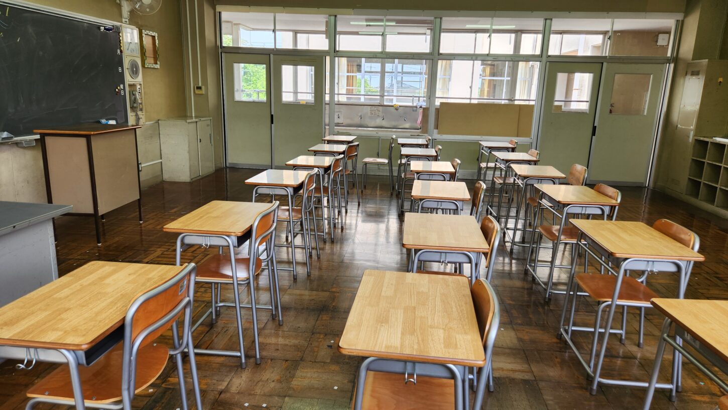 壁を取り外した写真・壁取り外し・行田学校スタジオ・東京都・埼玉県・千葉県・茨城県・関東圏・CM撮影・映画撮影・ミュージックビデオ撮影・再現ドラマ撮影・コスプレイベント・コスプレ撮影・YouTube撮影・ロケ地・ロケ現場・ハウススタジオ・撮影場所・高校生教室・東京近郊・埼玉県・行田市・レンタルスペース・レンタルスタジオ・電動工具・アトリエミカミ管理運営・メインロケハン・ロケハン・オールスタッフロケハン・下見・ロケ弁・ロケ地・ロケ場所郊・学校名看板撮影・撮影場所・撮影地・アトリエミカミ撮影場所管理物件・学校ロケ場所・学校ロケ地・学校・高校スタジオ・映画撮影・ドラマ撮影・再現ドラマ撮影・YouTube撮影・コスプレ撮影・レンタルスタジオ・貸しスタジオ・ハウススタジオ・撮影場所・ロケ地・ロケ場所・アトリエミカミ管理運営・メインロケハン・ロケハン・オールスタッフロケハン・下見・ロケ弁・ロケ地・ロケ場所郊・学校名看板撮影・撮影場所・撮影地・アトリエミカミ撮影場所管理物件・学校ロケ場所・学校ロケ地・学校・高校スタジオ・ロケ弁・日本テレビ・TBSテレビ・テレビ東京・テレビ朝日・NHK・フジテレビ・テレビ大阪・東海テレビ・メーテレ・朝日放送・中京テレビ・名古屋テレビ・北河原高等学校・高校教室
