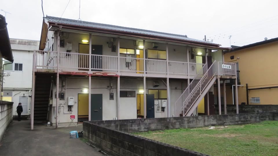 撮影用アパートスタジオ・アパートスタジオ・撮影専用・撮影専用に改造したアパートスタジオ・撮影用電源。壁の取り外し・撮影用物件・ハウススタジオ・レンタルハウス・貸しスタジオ・アトリエミカミ・管理運営・スタジオ料金・映画撮影・ドラマ撮影・再現ドラマ撮影・YouTube撮影・ミュージックビデオ撮影・CM撮影・東京・東京近郊・連続ドラマ撮影・ロケ地・ロケ場所・有名作品・ロケ地巡り・ロケハン・ロケ弁・撮影場・世界の終わりロケ地
