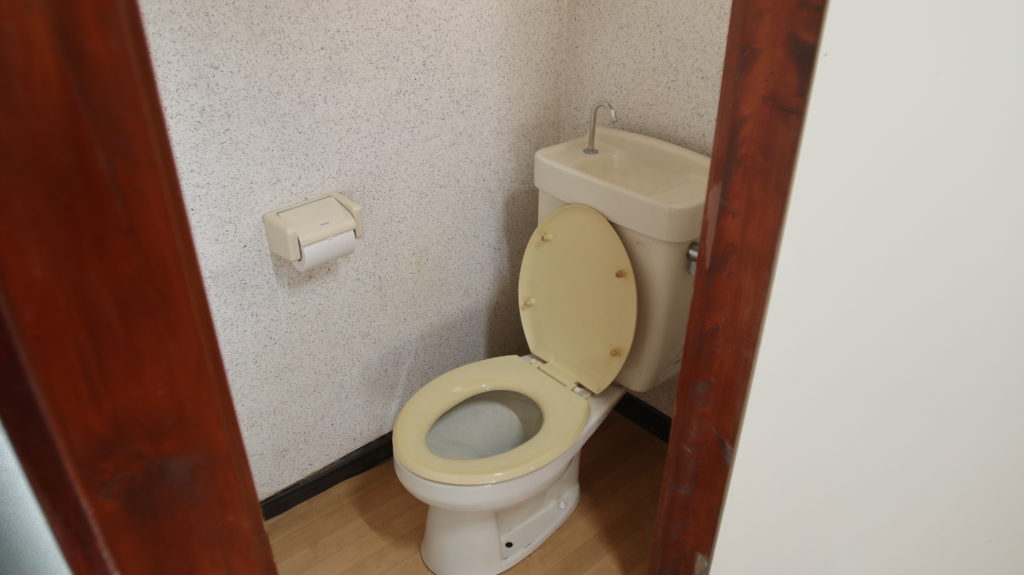 昭和でレトロなアパートスタジオ・トイレ