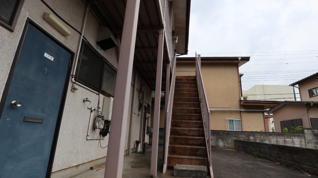 昭和のアパートスタジオ外階段