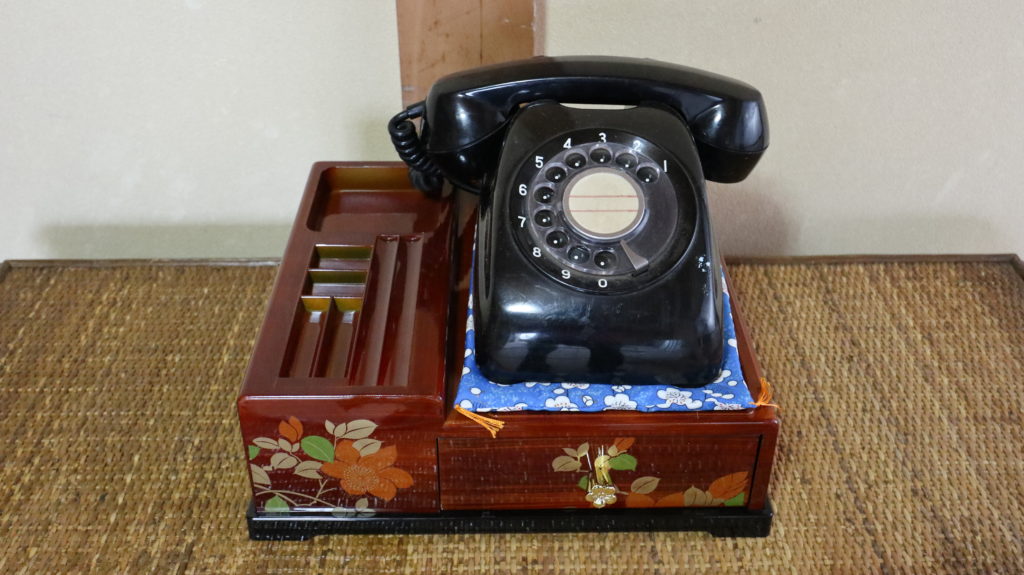 昭和の美術小道具黒電話