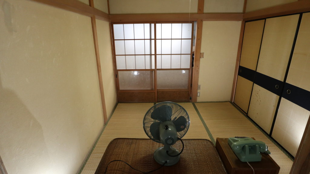 昭和でレトロなアパートスタジオ・パネル壁・取り外して