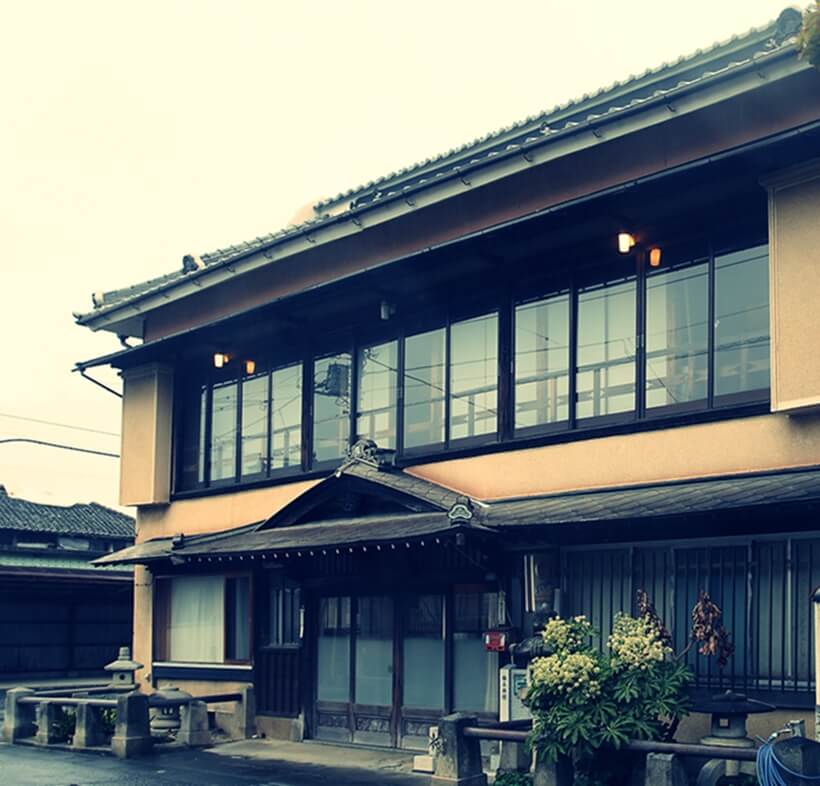 アトリエミカミ登録有形文化財橋本旅館スタジオ正面玄関