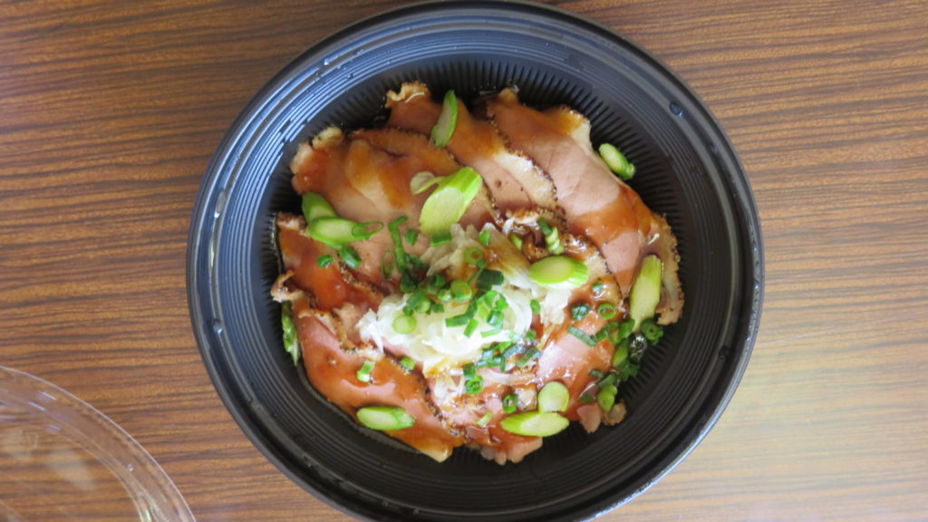 いろいろ撮影できちゃう学校スタジオ・近所・スーパーたいらや・弁当・400円以下・合鴨ロース丼・天丼・ハンバーグ弁当