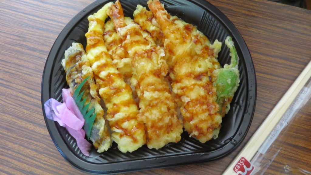 いろいろ撮影できちゃう学校スタジオ・近所・スーパーたいらや・弁当・400円以下・合鴨ロース丼・天丼・ハンバーグ弁当
