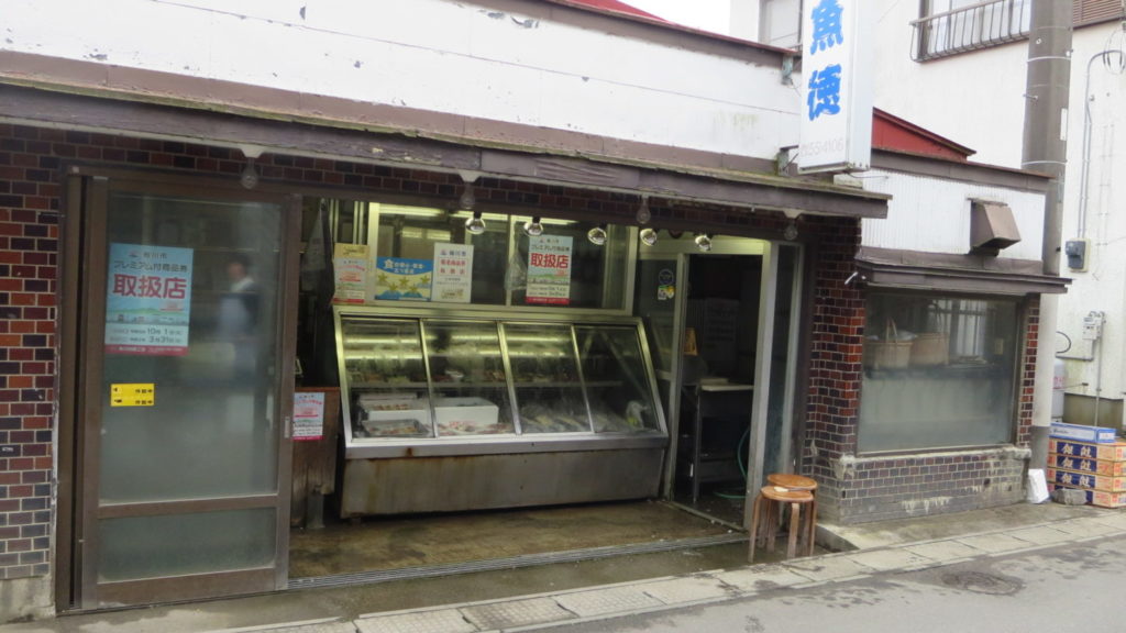 いろいろ撮影できちゃう学校スタジオ・近隣のお弁当・魚徳・配達・注文・仕出・撮影ご用達