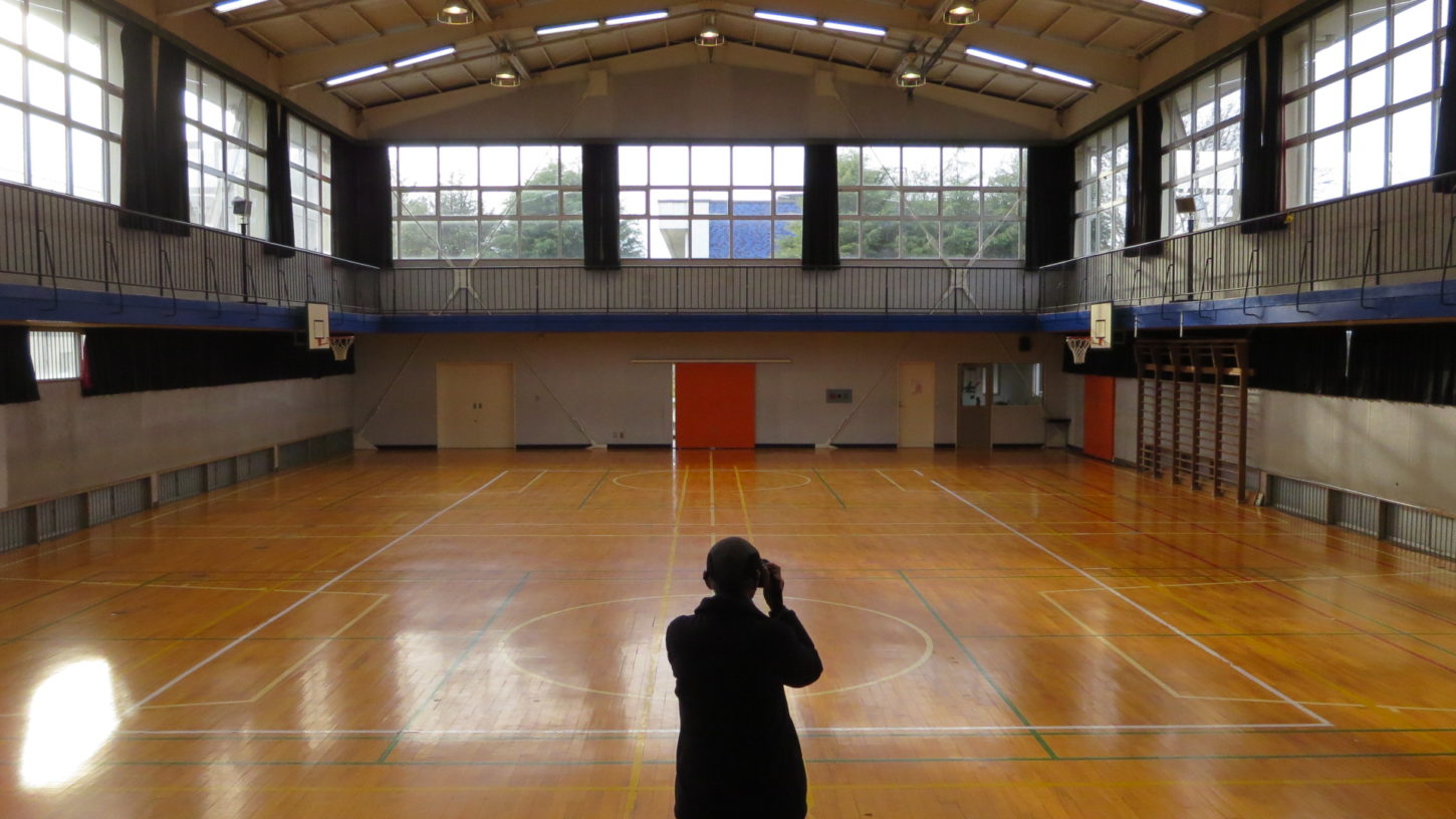 いろいろ撮影できちゃう学校スタジオ・体育館・自然光・カーテン開放・ロケハン