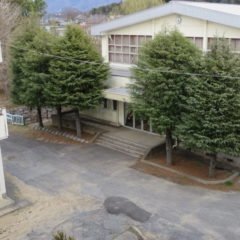 いろいろ撮影できちゃう学校スタジオ・体育館・出入口・校舎屋上から撮影