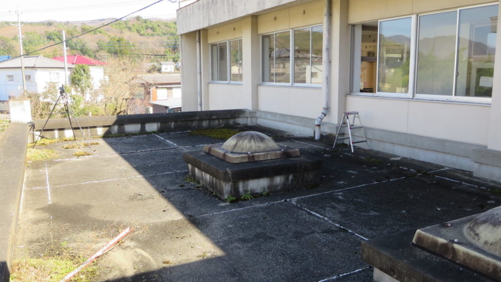 いろいろ撮影できる学校スタジオ・昇降口・下駄箱・上から学校登校シーン・カメラポジション・学校門・俯瞰撮影