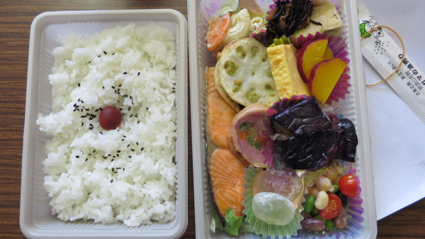 学校スタジオ・近所の魚徳さん・お任せ弁当700円で依頼