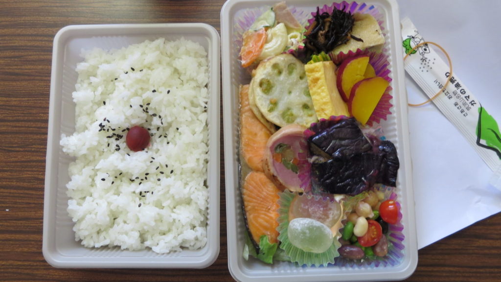 学校スタジオ・近所の魚徳さん・お任せ弁当700円で依頼