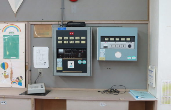 いろいろ撮影できちゃう学校スタジオ・職員室・計器類