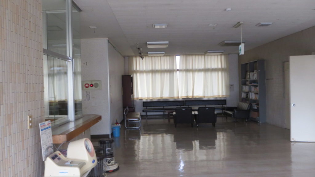 いろいろ撮影できちゃう学校スタジオ近所の撮影できる、公民館設定の場所・ロケーションコーデネーㇳ物件