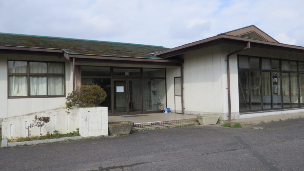 いろいろ撮影できちゃう学校スタジオ近所の撮影できる、公民館設定の場所・ロケーションコーデネーㇳ物件