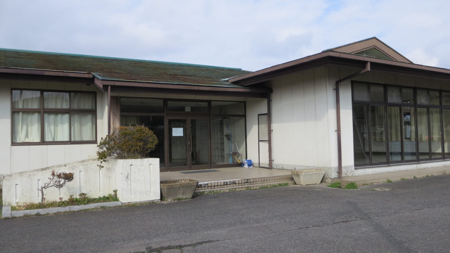 いろいろ撮影できちゃう学校スタジオ近所の撮影できる、公民館設定の場所・ロケーションコーデネーㇳ物件
