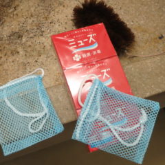 いろいろ撮影できちゃう学校スタジオ・手洗い場・水飲み場・固形石鹼・つるした・消毒・ミューズ石鹸・美術小道具兼任・