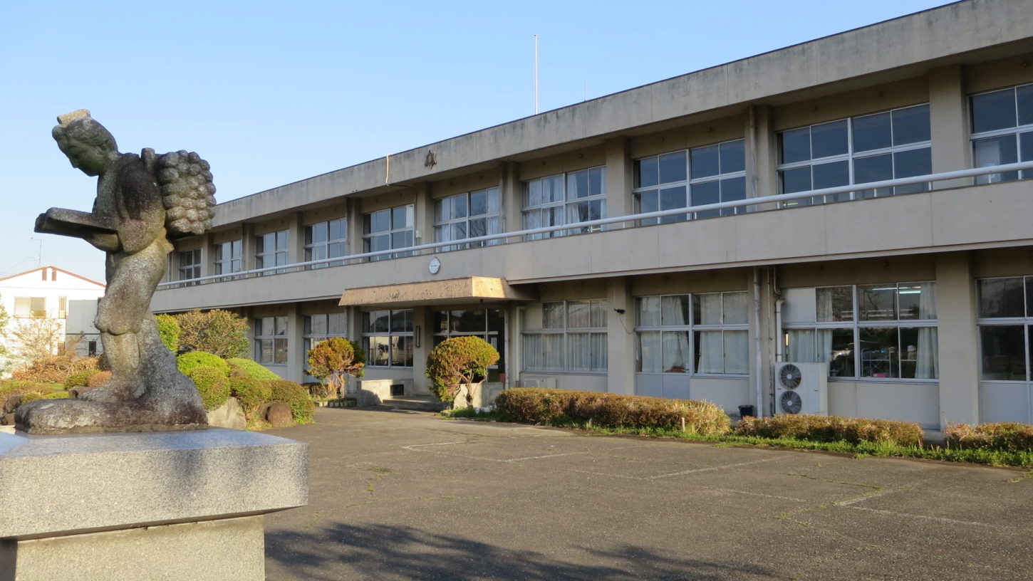 いろいろ撮影できちゃう学校スタジオの二宮金次郎・