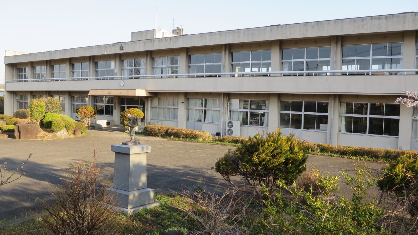 いろいろ撮影できちゃう学校スタジオの二宮金次郎・