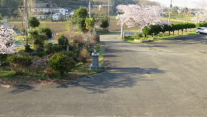 いろいろ撮影できちゃう学校スタジオ・校門・学校側から