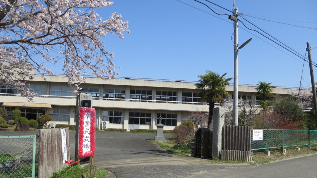 いろいろ撮影できちゃう学校スタジオ・美術道具・卒業式立て看板