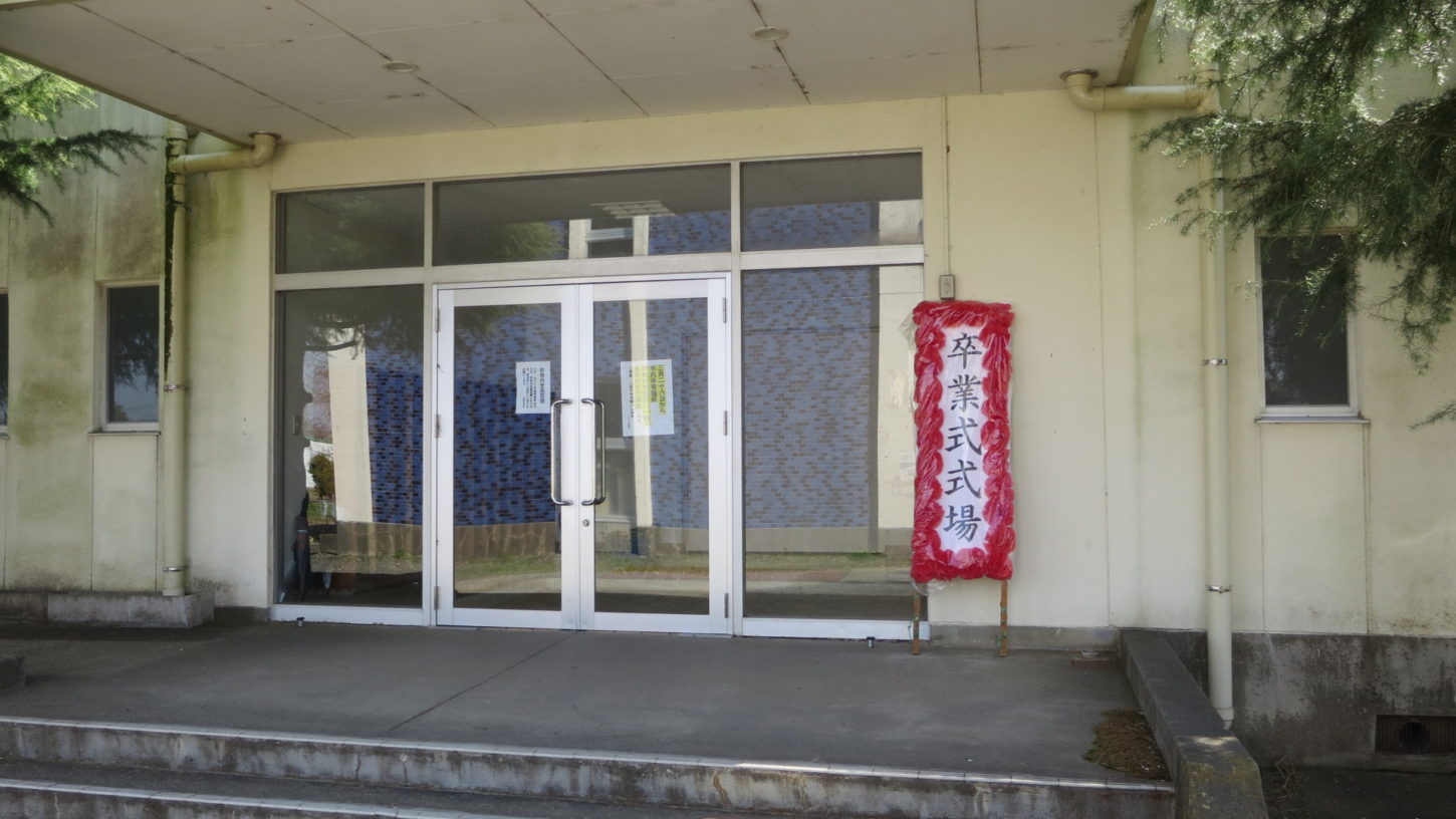 いろいろ撮影できちゃう学校スタジオ・美術道具・卒業式立て看板