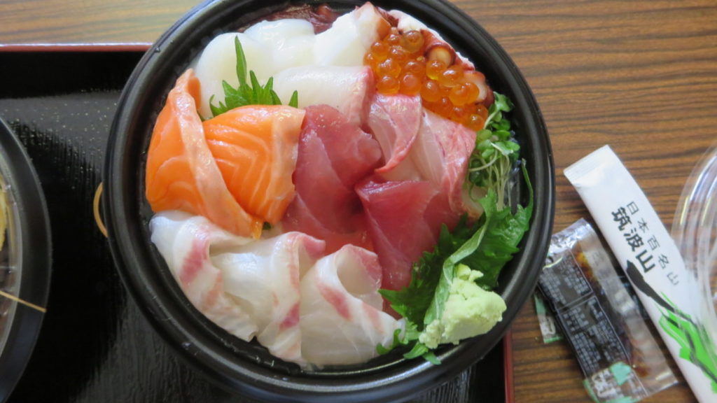 いろいろ撮影できちゃう学校スタジオ・近所の魚徳・海鮮丼弁当・激うま