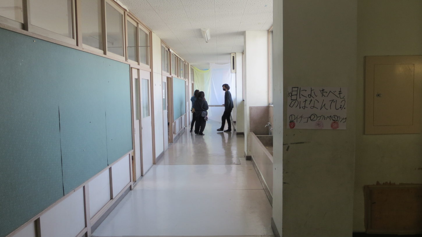 いろいろ撮影できちゃう学校スタジオ・撮影風景・アトリエミカミ撮影場所管理物件・ハウススタジオ