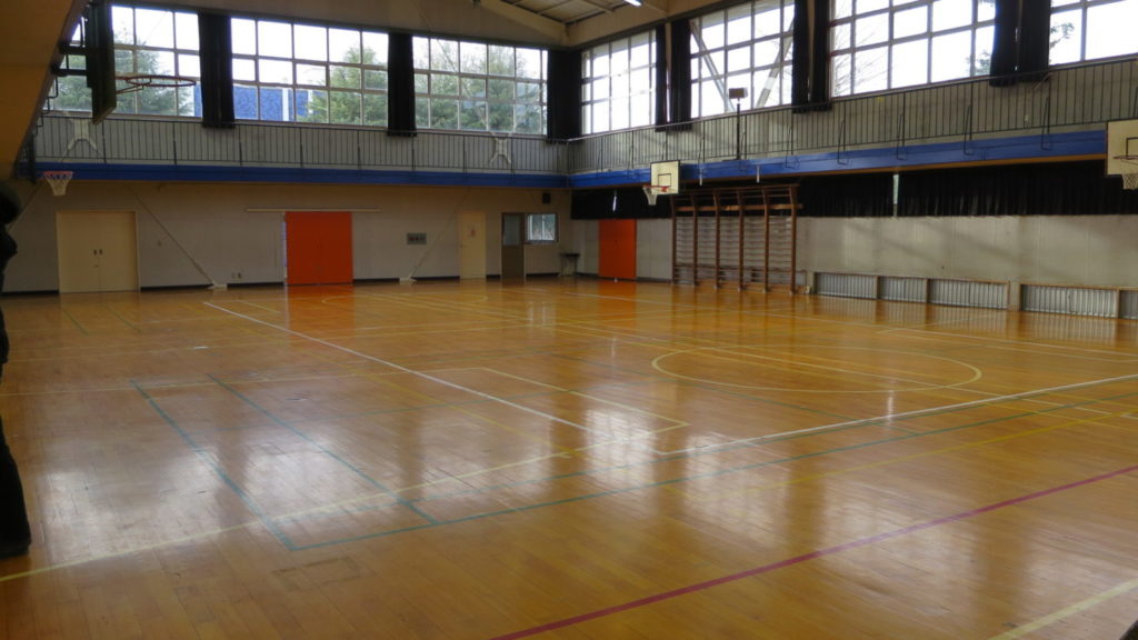 いろいろ撮影できちゃう学校スタジオ・体育館・カーテン・暗幕・オープン