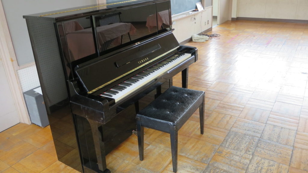 いろいろ撮影できちゃう学校スタジオの音楽室・ピアノ