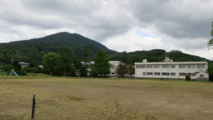 いろいろ撮影できちゃう学校スタジオの校庭