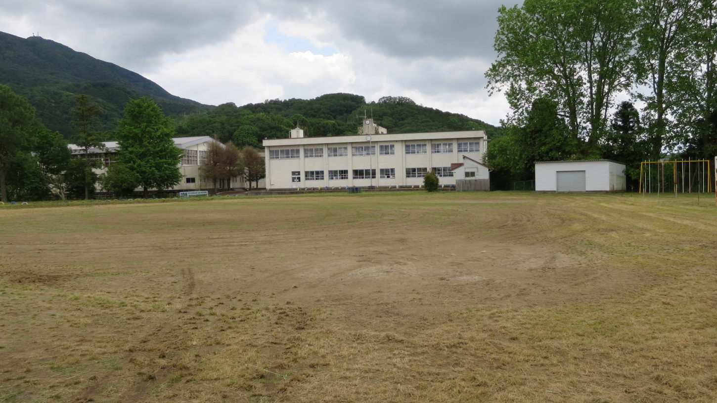 いろいろ撮影できちゃう学校スタジオの校庭