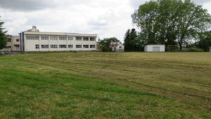 いろいろ撮影できちゃう学校スタジオの校庭