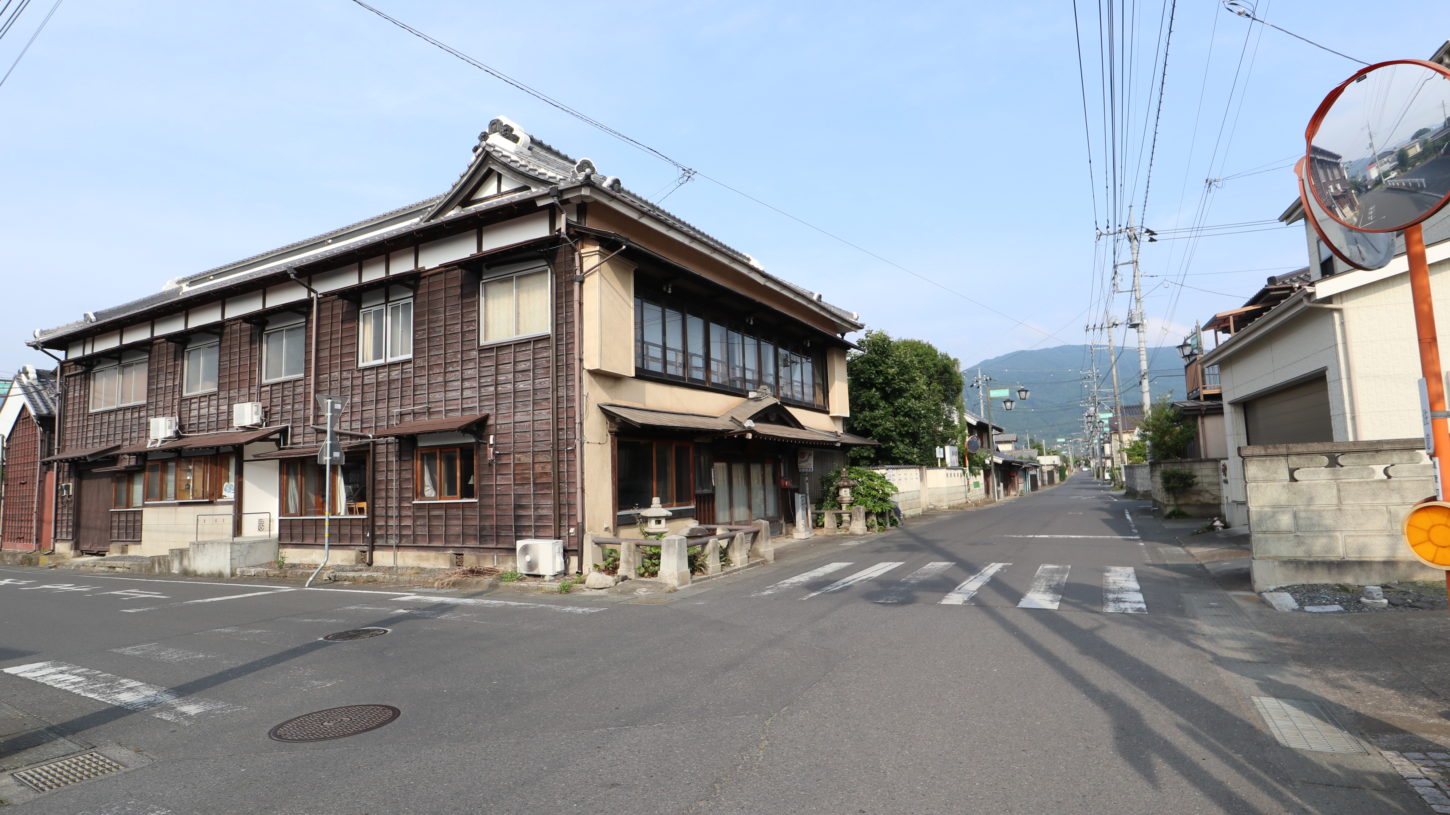 登録有形文化財橋本旅館スタジオ・橋本珈琲・グットデザイン賞受賞・入り口