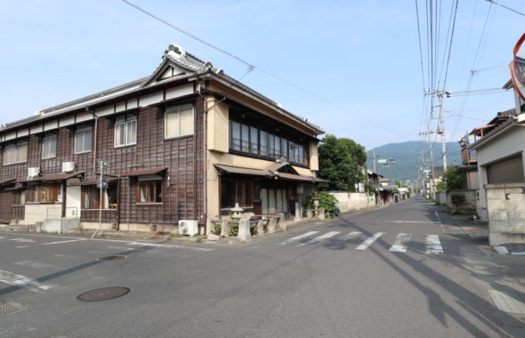 登録有形文化財橋本旅館スタジオ・橋本珈琲・グットデザイン賞受賞・入り口
