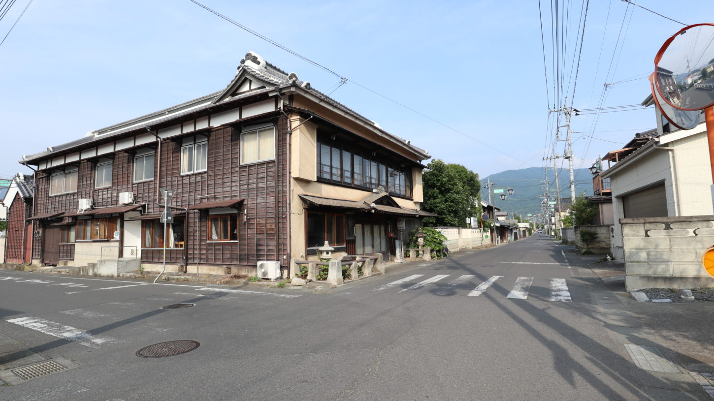 登録有形文化財橋本旅館スタジオ・橋本珈琲・グットデザイン賞受賞・入り口