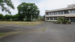 いろいろ撮影できちゃう学校スタジオの草刈り直後・雑草駆除・