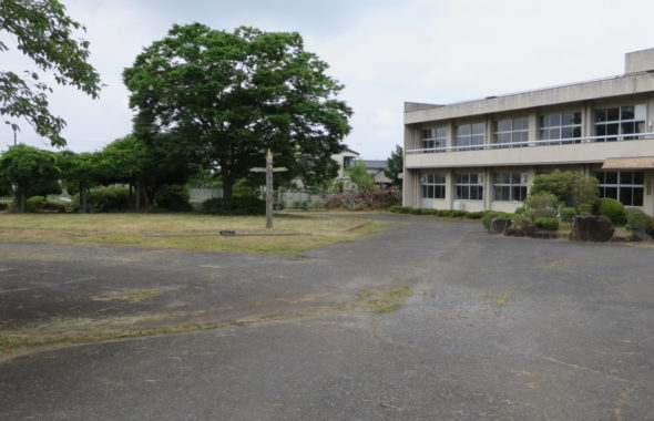 いろいろ撮影できちゃう学校スタジオの草刈り直後・雑草駆除・