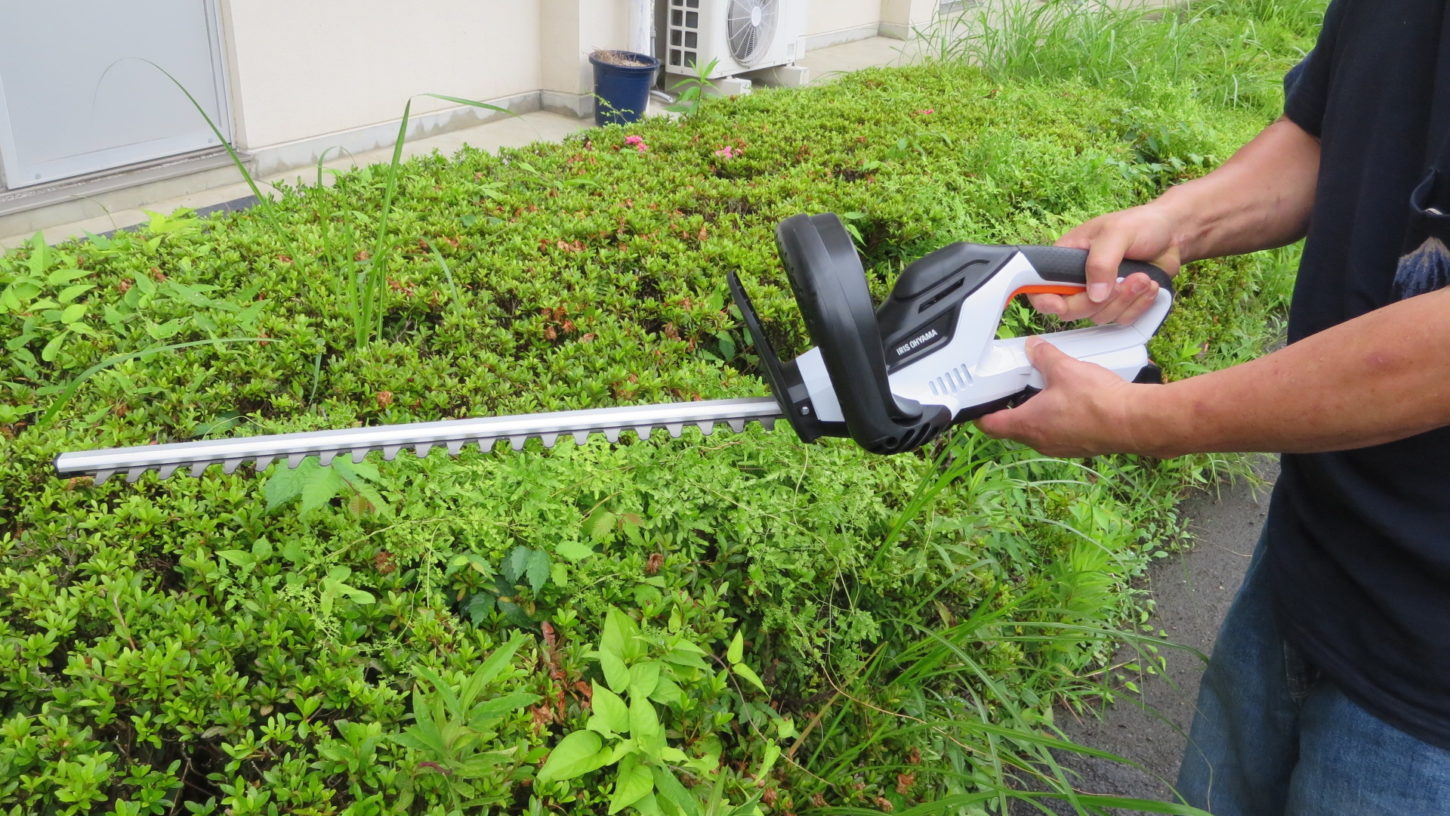 へッチトリマー・草刈り・いろいろ撮影できちゃう学校スタジオ・庭・整備・草刈り道具・アトリエミカミ・ハウススタジオ・撮影場所管理運営