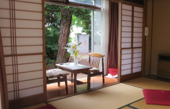 登録有形文化財の橋本旅館スタジオ、新館１階客室・戸建に観える