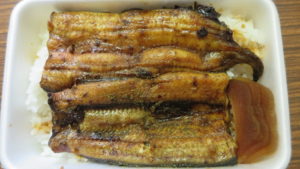いろいろ撮影できちゃう学校スタジオ近所の魚徳・ウナギ弁当・国産・激うま