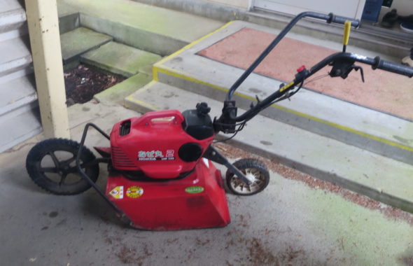 いろいろ撮影できちゃう学校スタジオ・草刈り機・ホンダあぜ丸・エンジン式