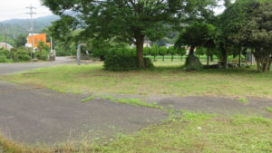 いろいろ撮影できる学校スタジオ・飼育小屋付近の草刈完了