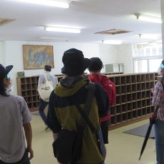 いろいろ撮影できる学校スタジオ・昇降口・ロケハン・人気の場所・メインロケハン・オールスタッフロケハン