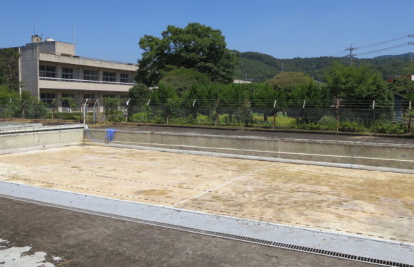 いろいろ撮影できる学校スタジオ・プール・清掃・高圧洗浄機・水抜き清掃